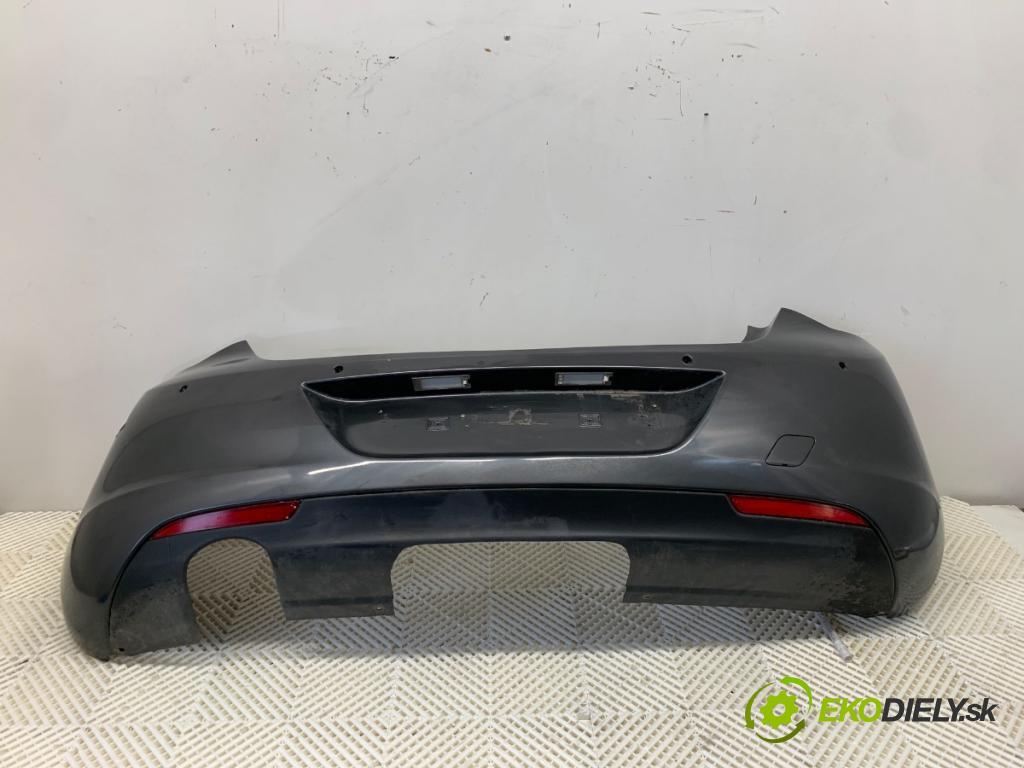 OPEL ASTRA J liftback 2012 132 kW 1.6 Turbo (68) 1598 nárazník zadní část  (Klika dveří ostatní)