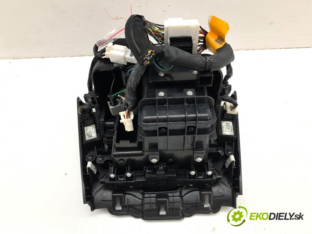 HYUNDAI i40 sedan 2016 121 kW 2.0 CVVT 1999 Popolník 84630-3Z355