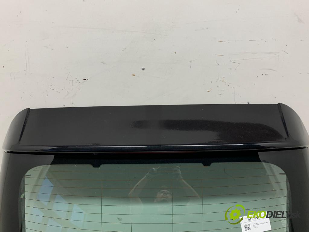 OPEL ASTRA J liftback 2013 81 kW 1.7 CDTI (68) 1686 kapota zadní část