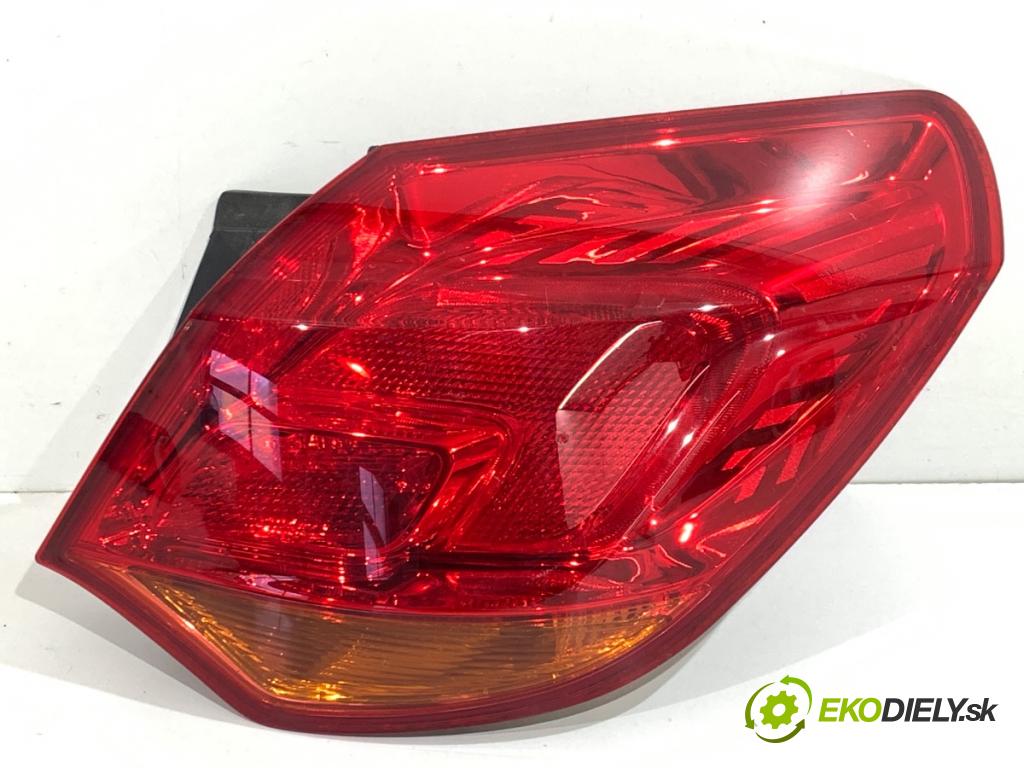OPEL ASTRA J liftback 2013 81 kW 1.7 CDTI (68) 1686 Svetlo pravy zad 
