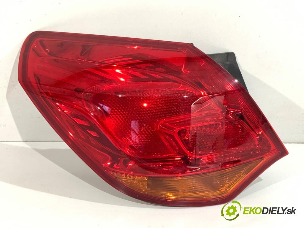 OPEL ASTRA J liftback 2013 81 kW 1.7 CDTI (68) 1686 světlo levý zadní část 