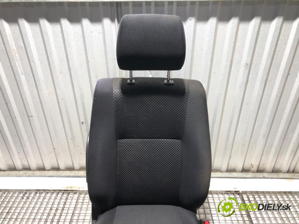 SUZUKI GRAND VITARA II samochód terenowy zamknięty 2006 95 kW 1.9 DDiS (JB419WD, JB419XD) 1870 Sedadlo pravy predný