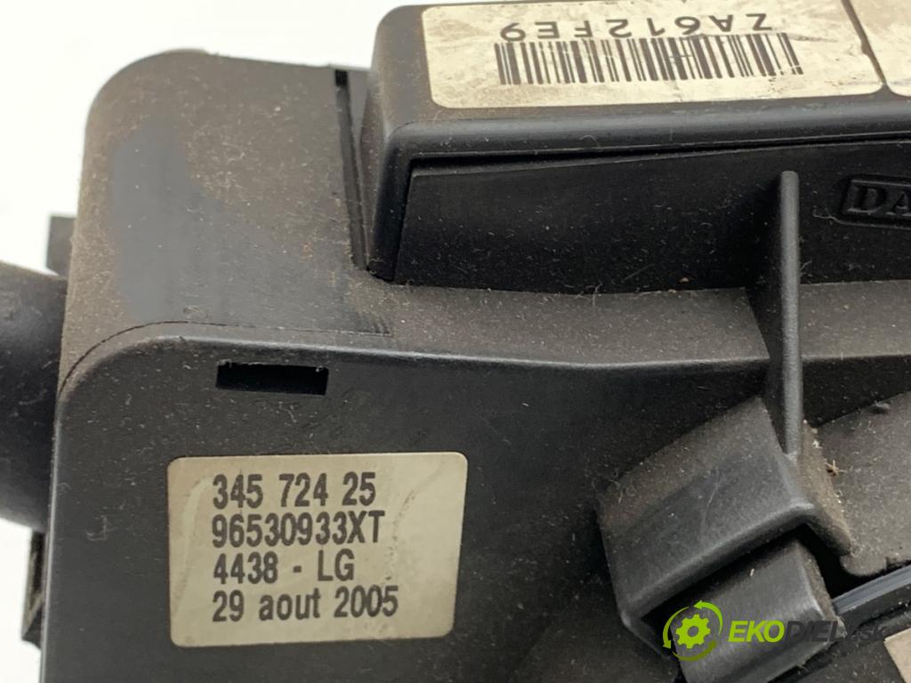 PEUGEOT 307 SW Kombi 2002 80 kW 1.6 16V 1587 přepínač kombinovaný 96530933XT (Páčky pod volantem)