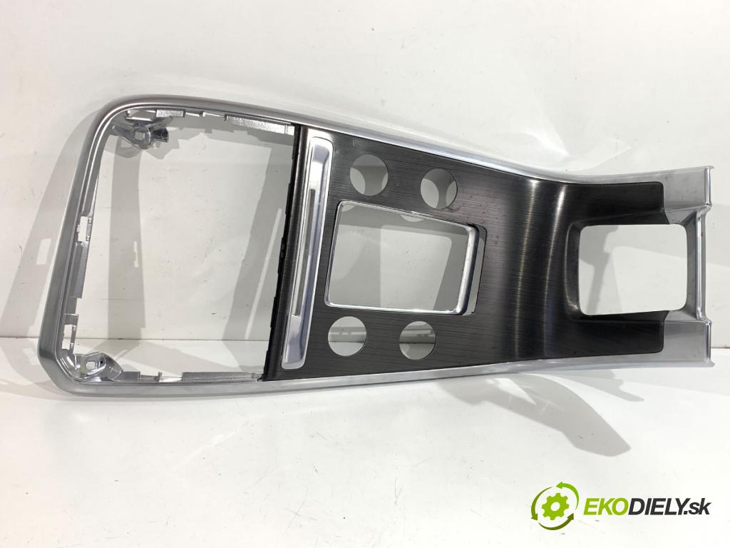 VOLVO XC60 I SUV 2015 140 kW D4 AWD 2400 Lišta Rámček kryt prístrojovky 31351079