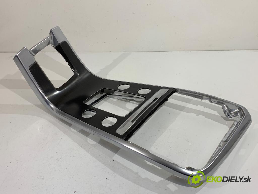 VOLVO XC60 I SUV 2015 140 kW D4 AWD 2400 Lišta Rámček kryt prístrojovky 31351079
