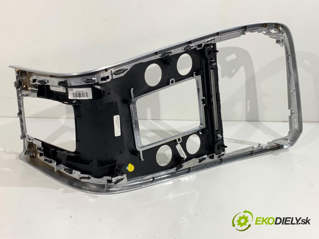 VOLVO XC60 I SUV 2015 140 kW D4 AWD 2400 Lišta Rámček kryt prístrojovky 31351079