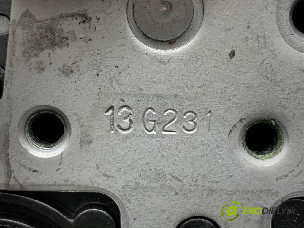 OPEL ASTRA J liftback 2013 81 kW 1.7 CDTI (68) 1686 zámok dveře levý přední část