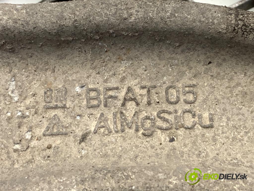 OPEL ASTRA J liftback 2013 81 kW 1.7 CDTI (68) 1686 rameno levý přední část