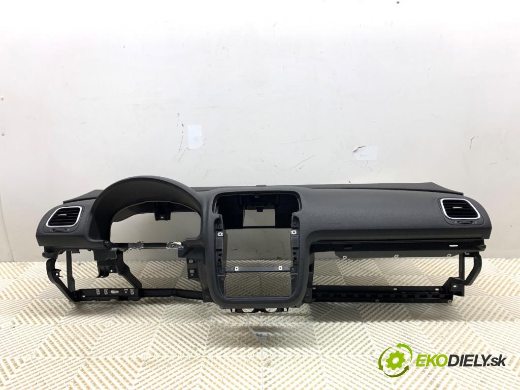 VW SCIROCCO III coupe 2014 118 kW 1.4 TSI 1390 palubní doska 1Q1858295E (Palubní deska)