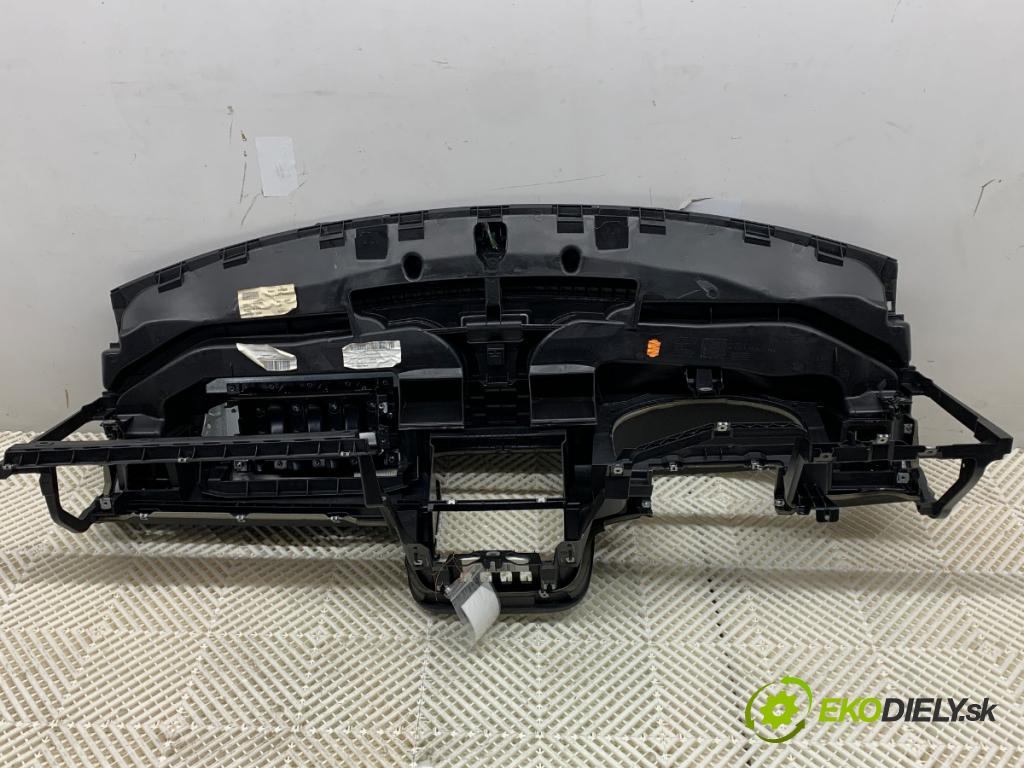 VW SCIROCCO III coupe 2014 118 kW 1.4 TSI 1390 palubní doska 1Q1858295E (Palubní deska)