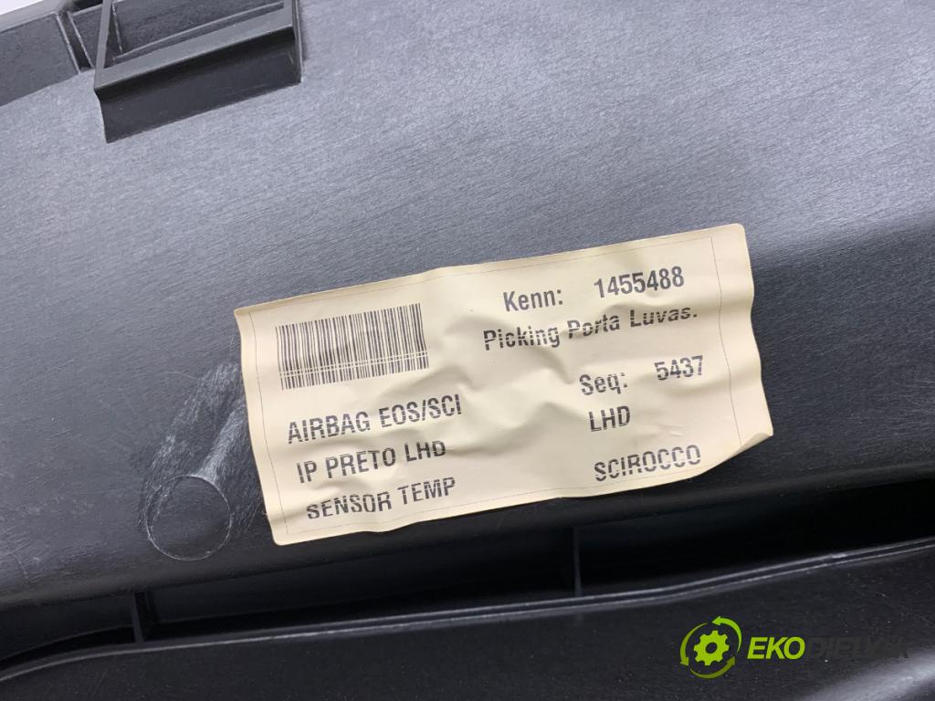 VW SCIROCCO III coupe 2014 118 kW 1.4 TSI 1390 palubní doska 1Q1858295E (Palubní deska)