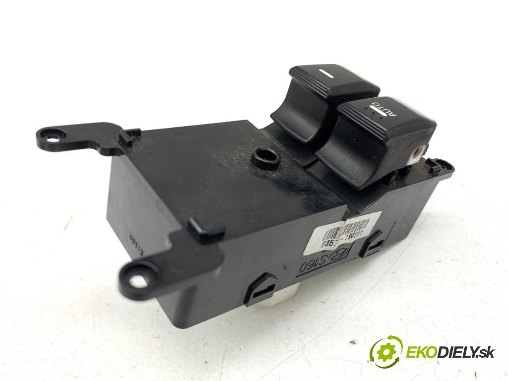 KIA RIO III sedan 2016 63 kW 1.25 CVVT 1248 přepínač oken 93570-1W001 (Páčky pod volantem)