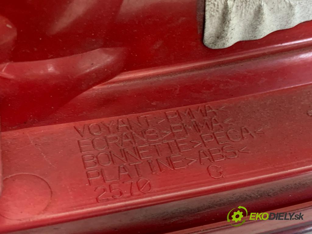 PEUGEOT 307 Kombi 2005 80 kW 1.6 HDi 110 1560 světlo levý zadní část
