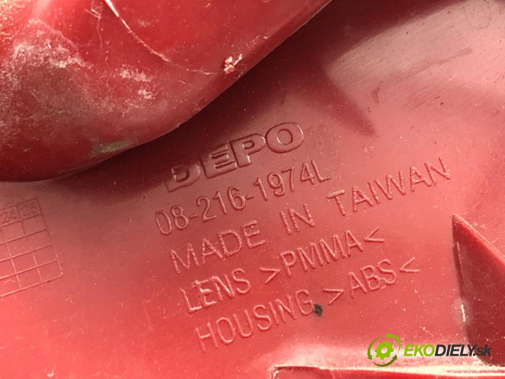 MAZDA 2 DE liftback 2008 63 kW 1.3 (DE3FS) 1349 světlo levý zadní část
