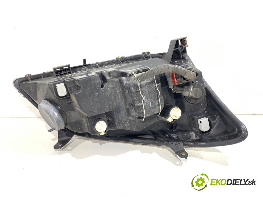 TOYOTA COROLLA E11 sedan 2002 71 kW 1.4 16V (ZZE111_) 1398 Svetlomet ľavy predný
