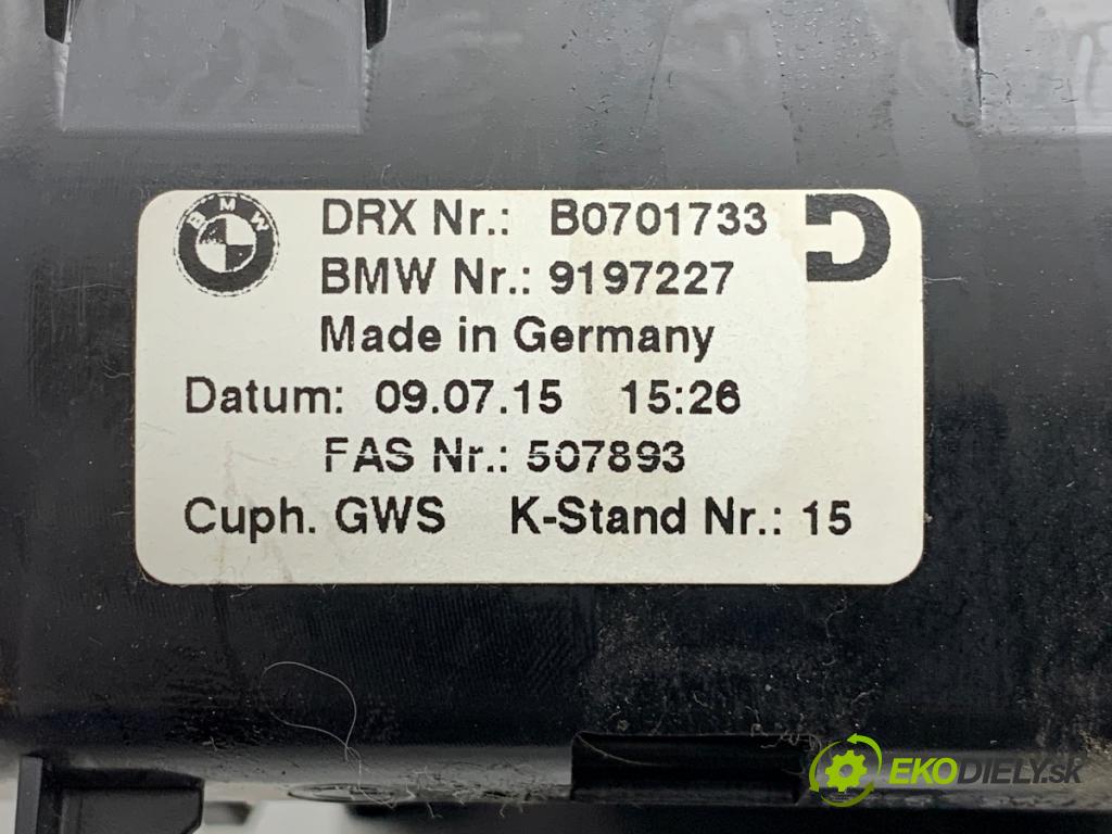 BMW F06 coupe 2015 230 kW 640 d xDrive 2993 držák na nápoje 9197227 (Držák nápojů)
