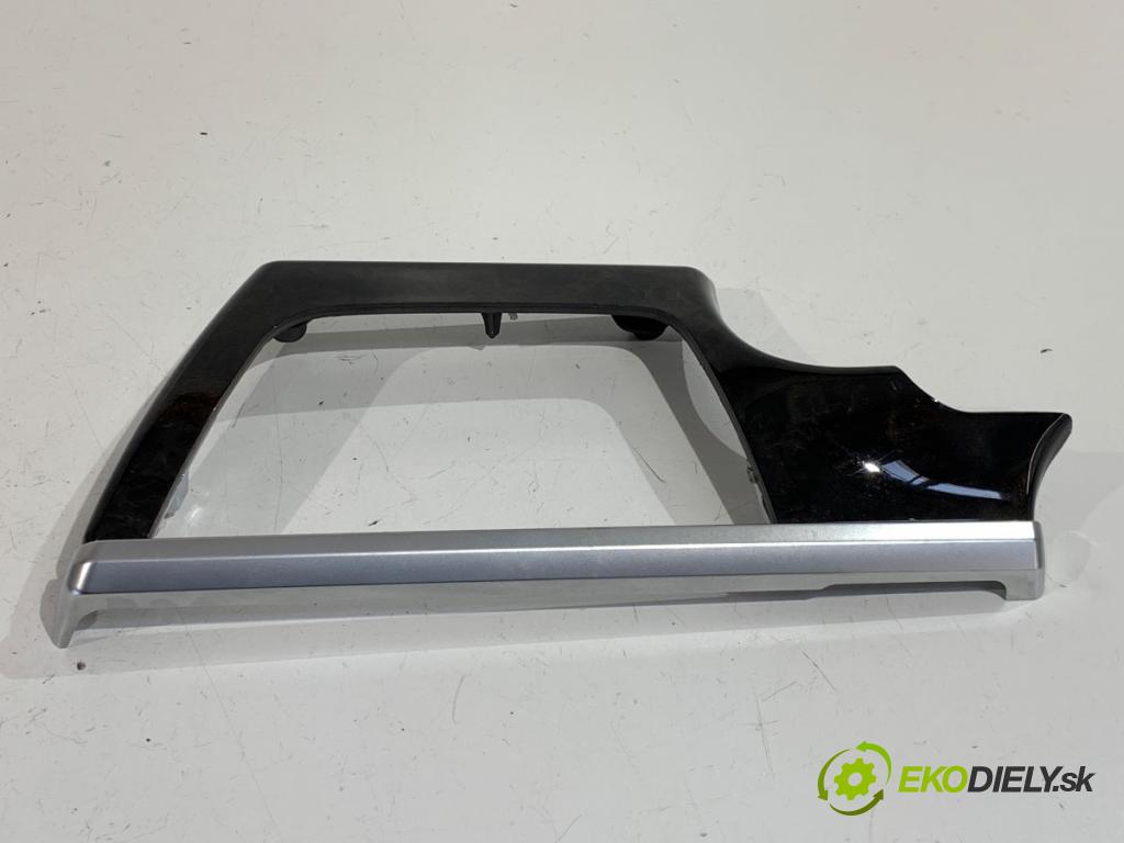 BMW F06 coupe 2015 230 kW 640 d xDrive 2993 lišty kryt 9242733 (Lišta)
