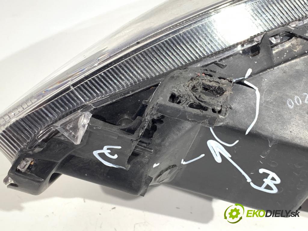 MAZDA 2 DE liftback 2008 63 kW 1.3 (DE3FS) 1349 světlomet pravý přední část