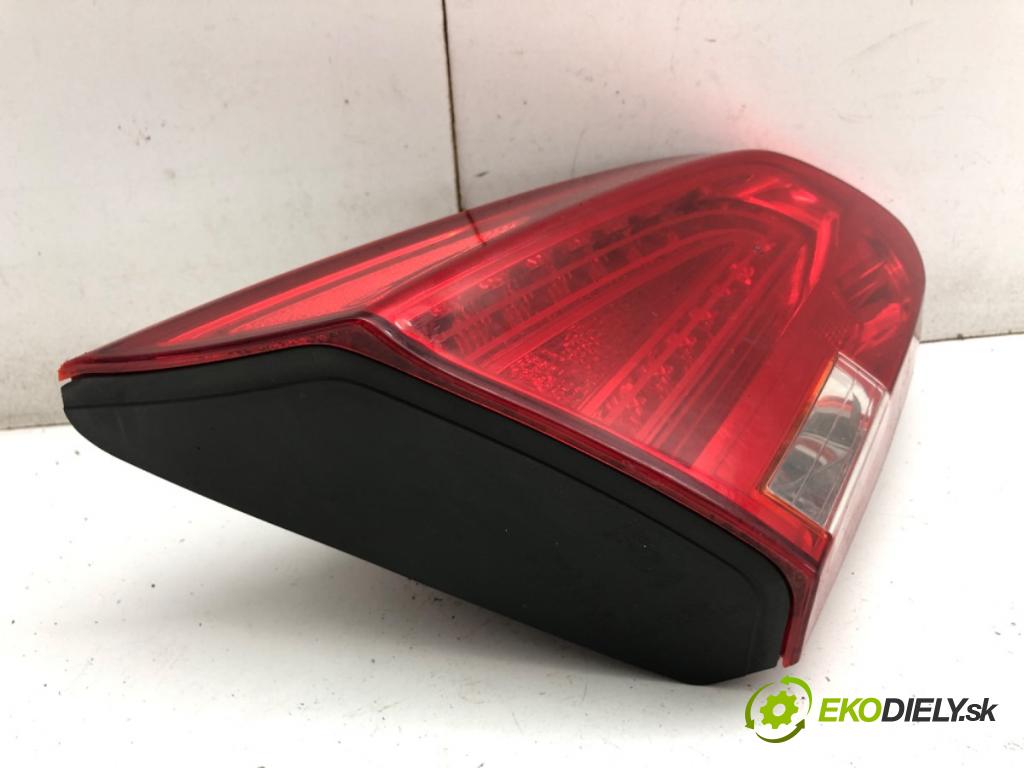 KIA CEED liftback 2014 150 kW 1.6 GT 1591 světlo levý zadní část vnitřní 92403-A20