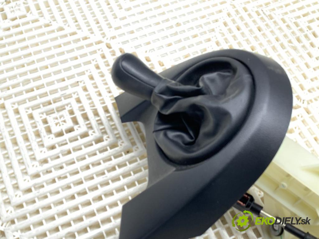 MAZDA 2 DE liftback 2008 63 kW 1.3 (DE3FS) 1349 Kulisa (Rýchlostná páka (kulisa))