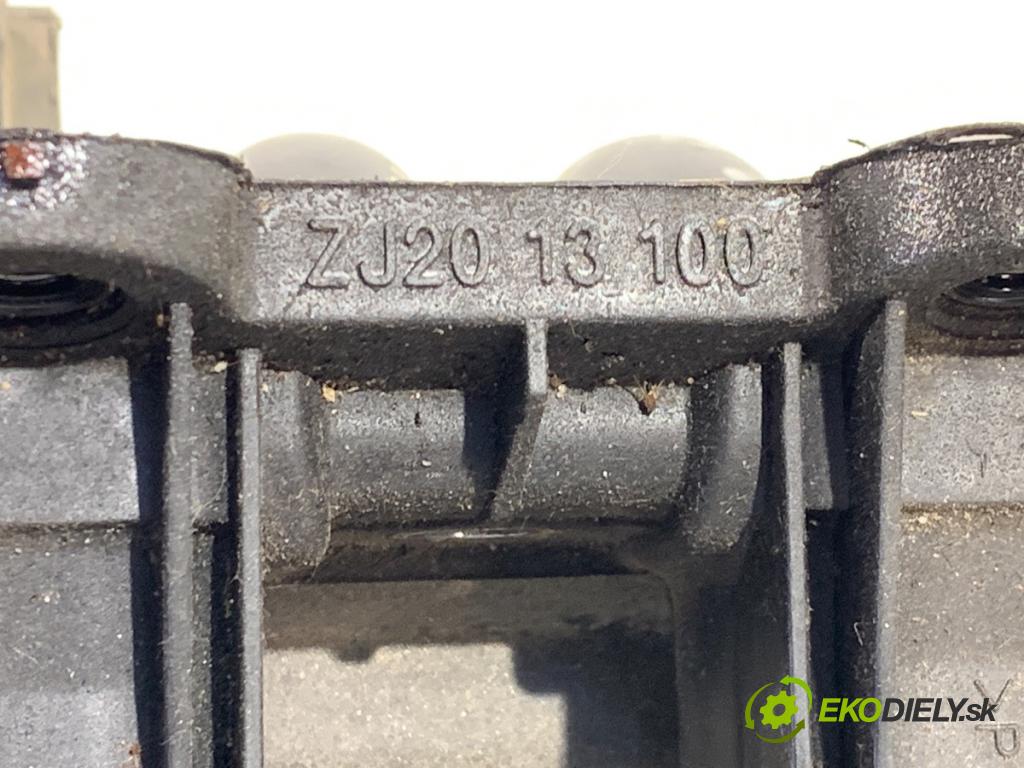 MAZDA 2 DE liftback 2008 63 kW 1.3 (DE3FS) 1349 potrubí sání ZJ38 (Sací potrubí)
