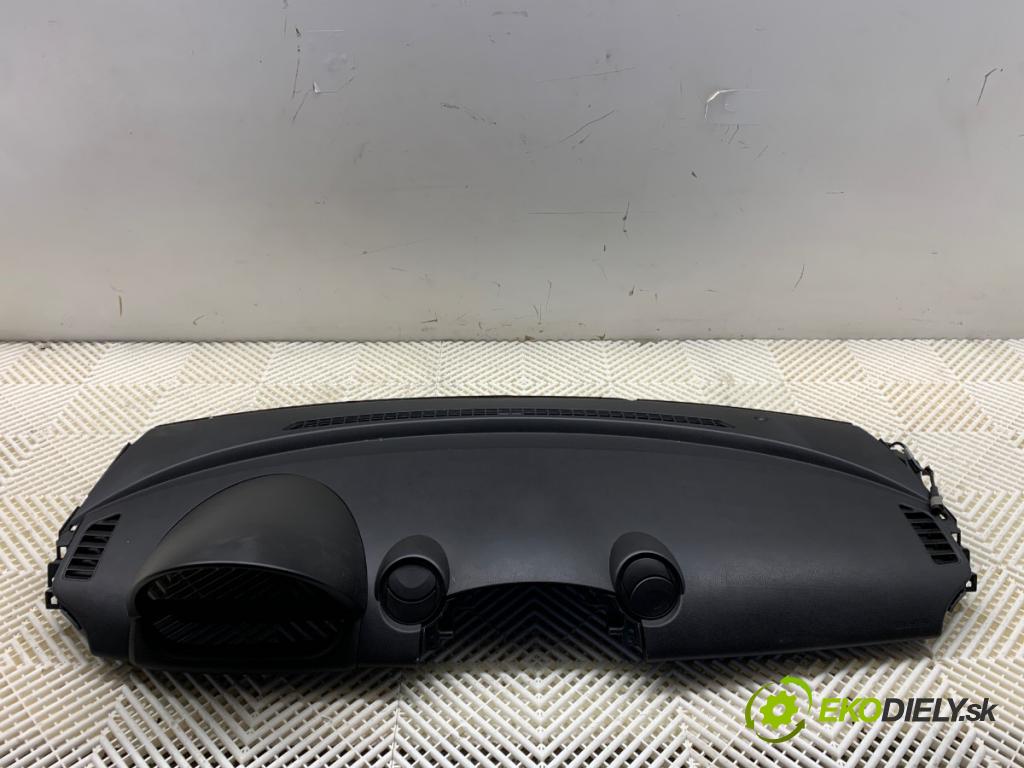 MAZDA 2 DE liftback 2008 63 kW 1.3 (DE3FS) 1349 palubní doska DF7160A60 (Palubní deska)