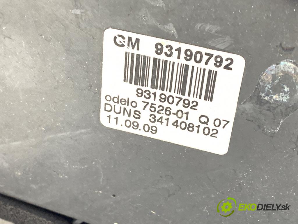 OPEL ZAFIRA B Nadwozie pełne/minivan 2006 110 kW 1.9 CDTI VAN (M75) 1910 světlo levý zadní část 93190792