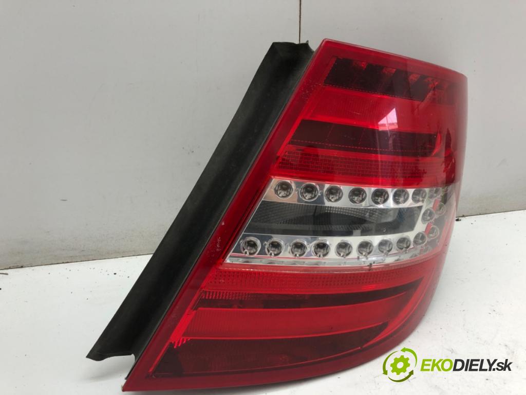 MERCEDES-BENZ S204 Kombi 2011 115 kW C 180 CGI (204.249) 1796 světlo pravý zadní část A2048204764