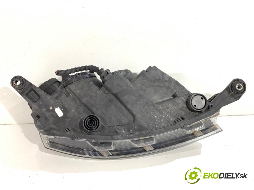 SKODA RAPID liftback 2014 77 kW 1.2 TSI 1197 světlomet levý přední část 5JB941015