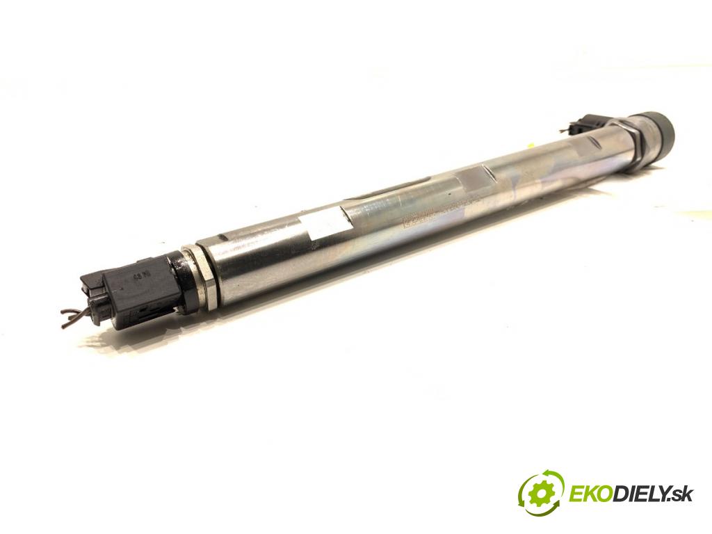 BMW F11 Kombi 2011 135 kW 520 d 1995 lišta vstřikovací 7800601 (Vstřikovací lišta)