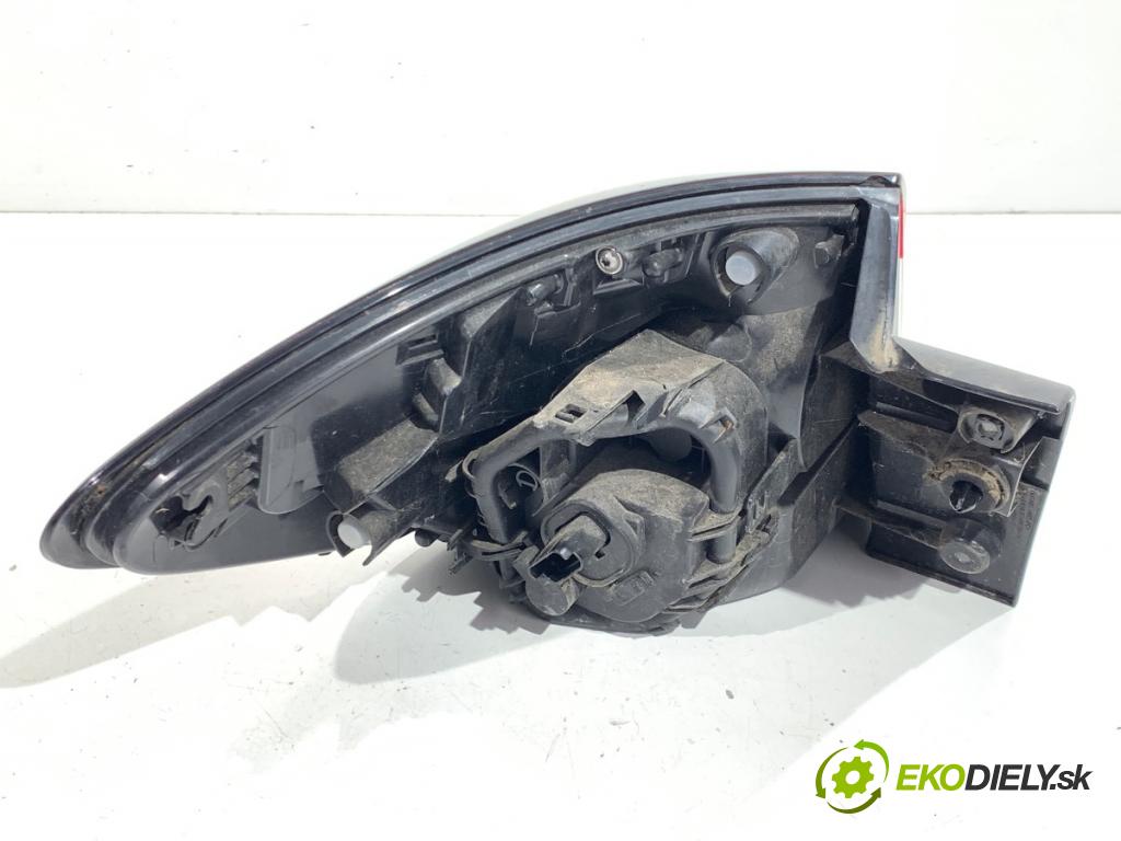 RENAULT CAPTUR I liftback 2018 66 kW 1.5 dCi 90 1461 Svetlo pravy zad 265506738R