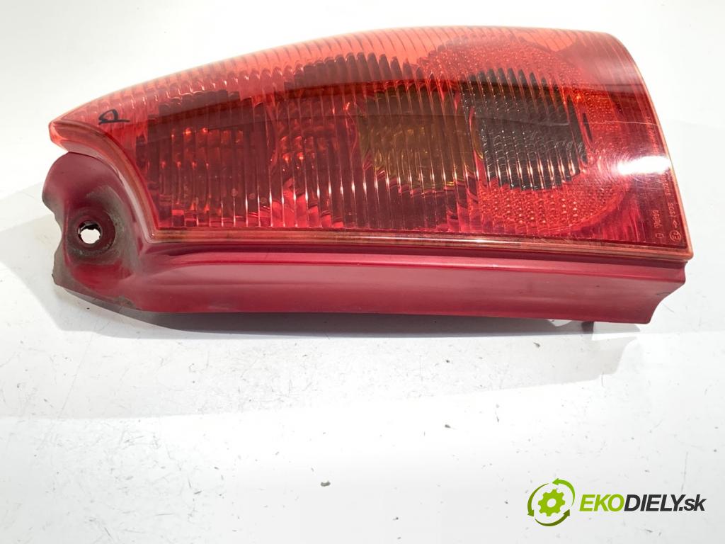 PEUGEOT 307 SW Kombi 2003 79 kW 2.0 HDI 110 1997 světlo pravý zadní část