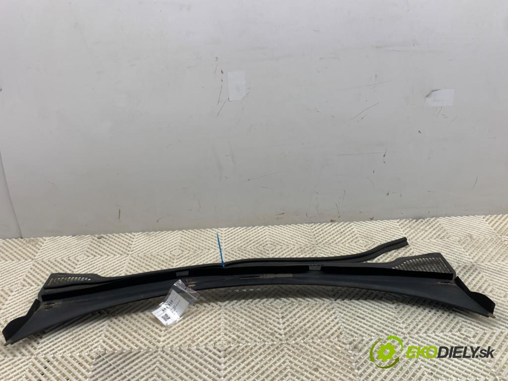 SKODA RAPID liftback 2014 77 kW 1.2 TSI 1197 Torpédo, plast pod čelné okno  (Torpédo (plast pod čelným sklom))
