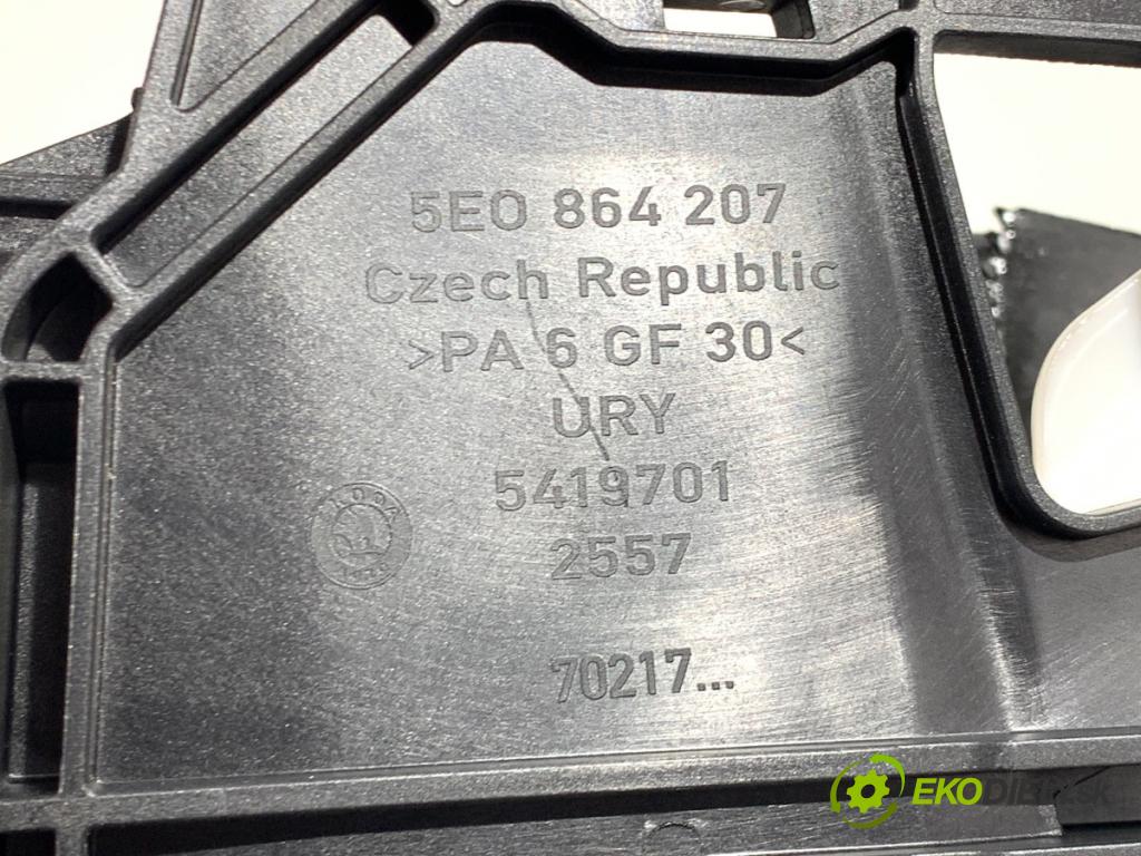 SKODA OCTAVIA III liftback 2016 110 kW 2.0 TDI 1968 Lakťová opierka 5E0864207 (Lakťová opierka)