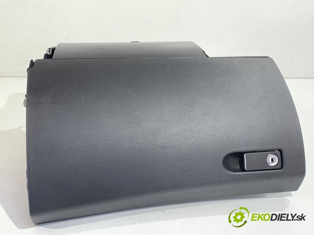 MERCEDES-BENZ S204 Kombi 2011 115 kW C 180 CGI (204.249) 1796 Priehradka, kastlík spolujazdca A2046803391 (Priehradka (kastlík))