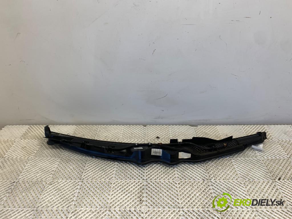 MERCEDES-BENZ S204 Kombi 2011 115 kW C 180 CGI (204.249) 1796 Torpédo, plast pod čelné okno A2048303213 (Torpédo (plast pod čelným sklom))