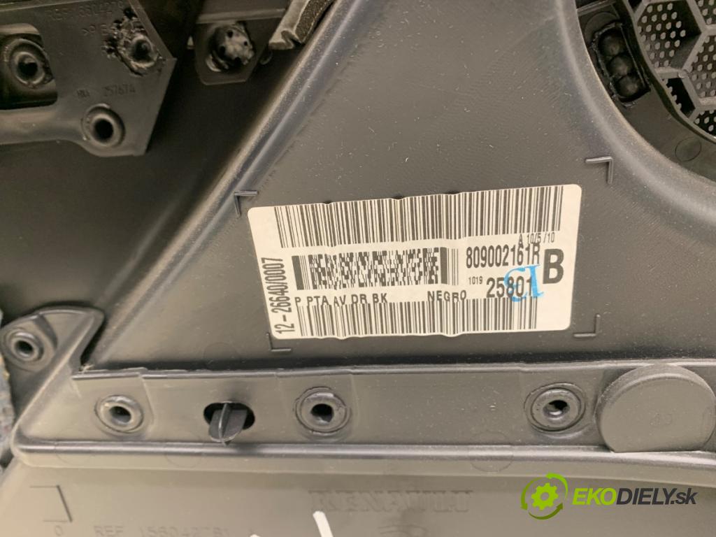 RENAULT MEGANE III liftback 2010 96 kW 1.4 TCe (BZ0F, BZ1V) 1397 ča dveře pravý přední část