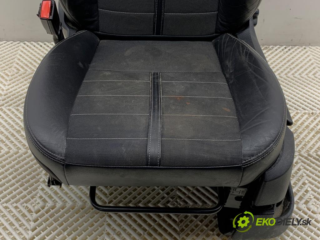 FORD KUGA I SUV 2012 120 kW 2.0 TDCi 4x4 1997 sedadlo levý přední část