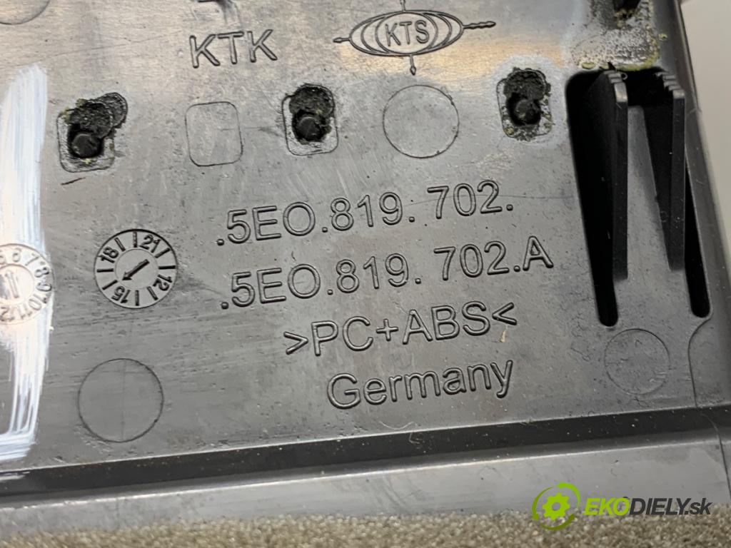 SKODA OCTAVIA III liftback 2016 110 kW 2.0 TDI 1968 mří topení pravý přední část 5E0819702