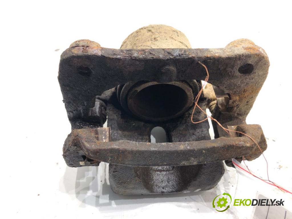 SUZUKI VITARA  samochód terenowy zamknięty 1998 97 kW 2.0 16V Napęd na wszystkie koła (SV420) 1995 brzdič třmen pravý přední část