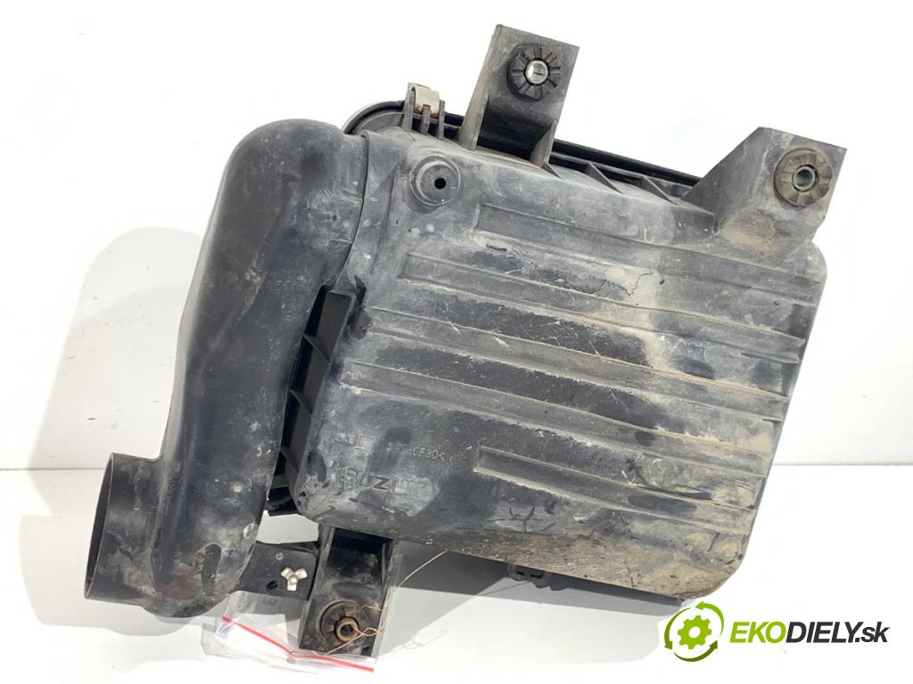 SUZUKI VITARA  samochód terenowy zamknięty 1998 97 kW 2.0 16V Napęd na wszystkie koła (SV420) 1995 obal filtra vzduchu 65D-A01 (Kryt vzduchového filtru)