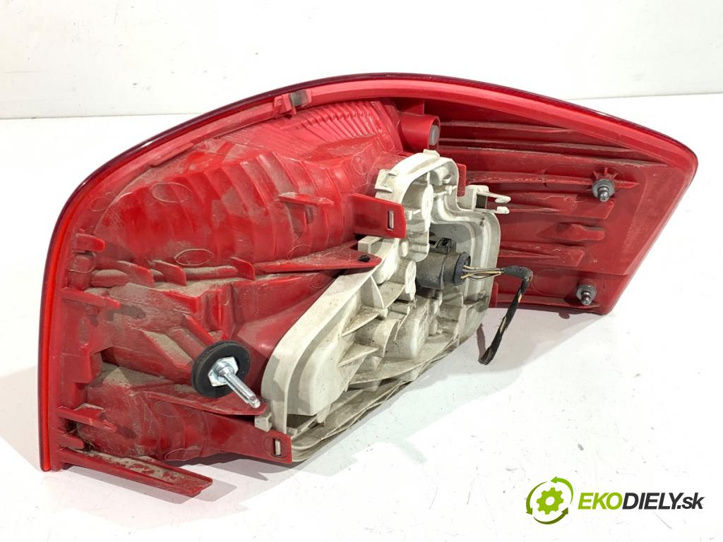 AUDI A3 8P liftback 2006 75 kW 1.6 1595 Svetlo ľavy zad 8P0945095