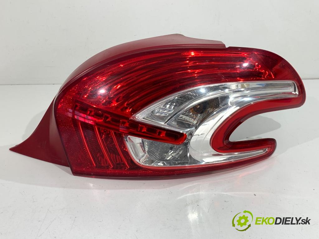 PEUGEOT 208 I liftback 2015 60 kW 1.2 VTI 82 1199 Svetlo pravy zad 9672628380