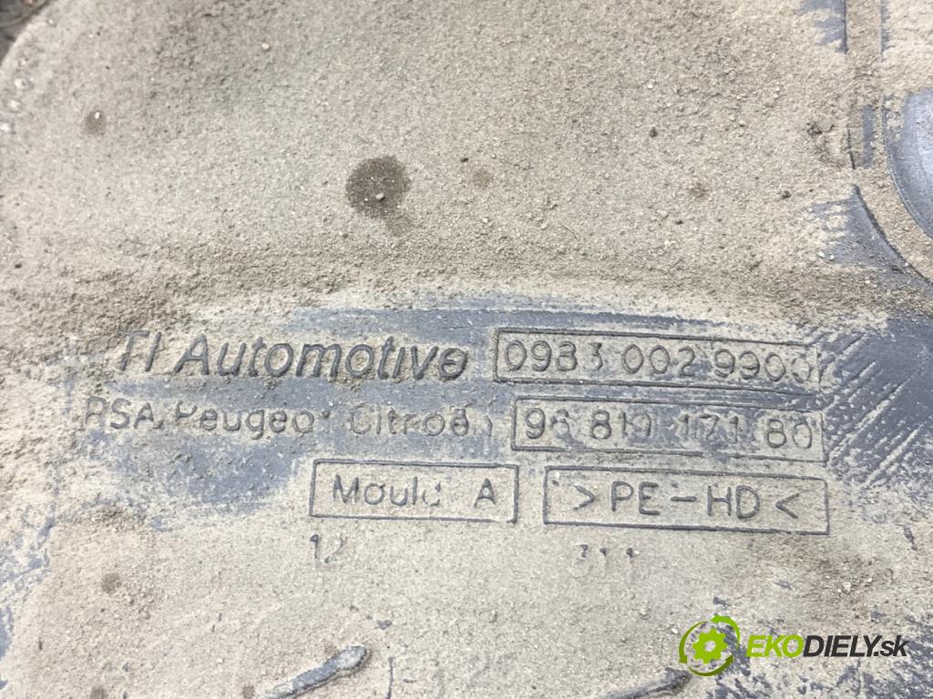 PEUGEOT 508 SW I Kombi 2011 150 kW 2.2 HDi 2179 Nádržka SCR: 9881917180