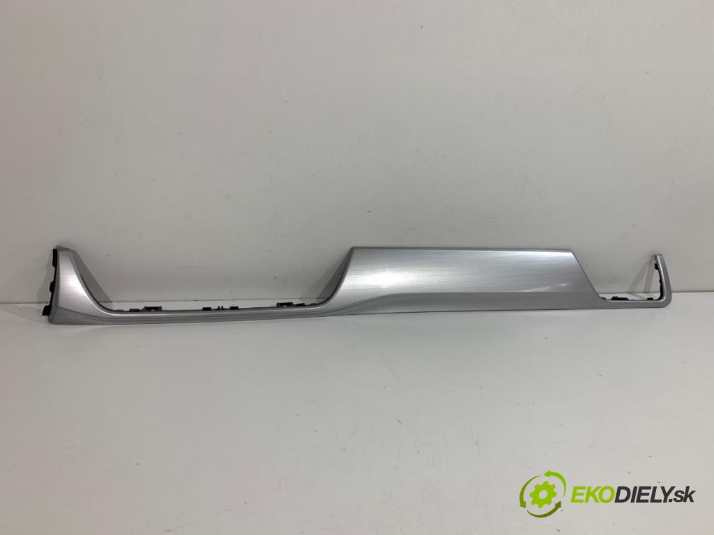 SKODA RAPID liftback 2018 81 kW 1.0 TSI 999 Lišta kryt prístrojovky 5JB858134B