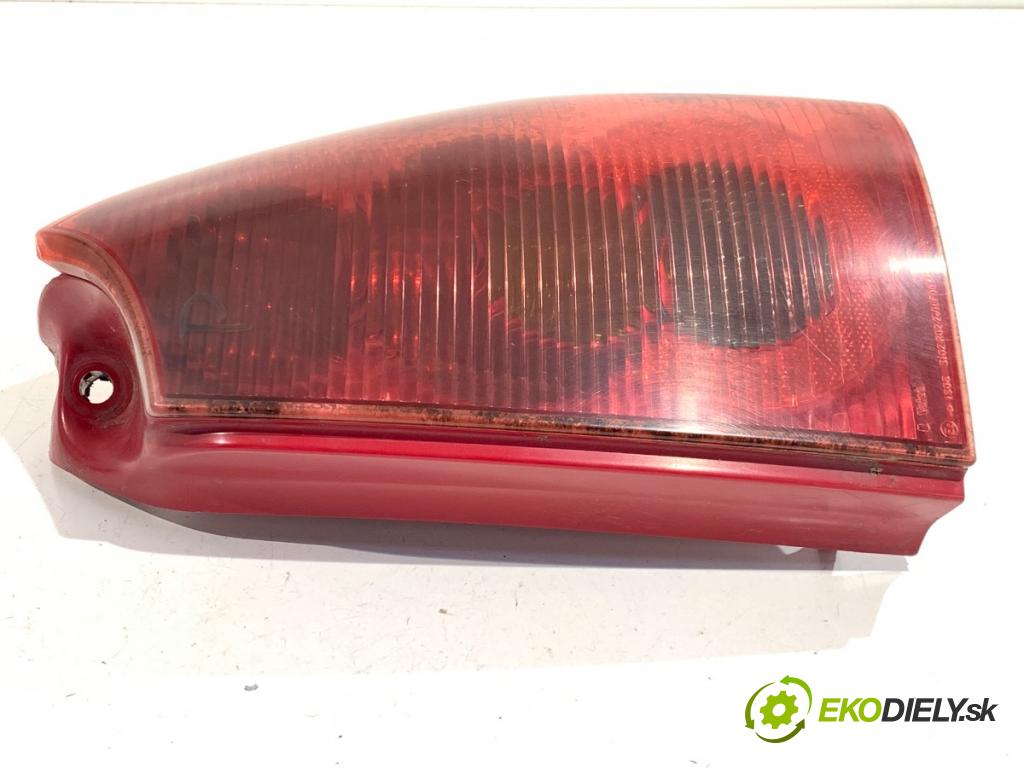 PEUGEOT 307 Kombi 2003 66 kW 2.0 HDI 90 1997 světlo pravý zadní část 89026938