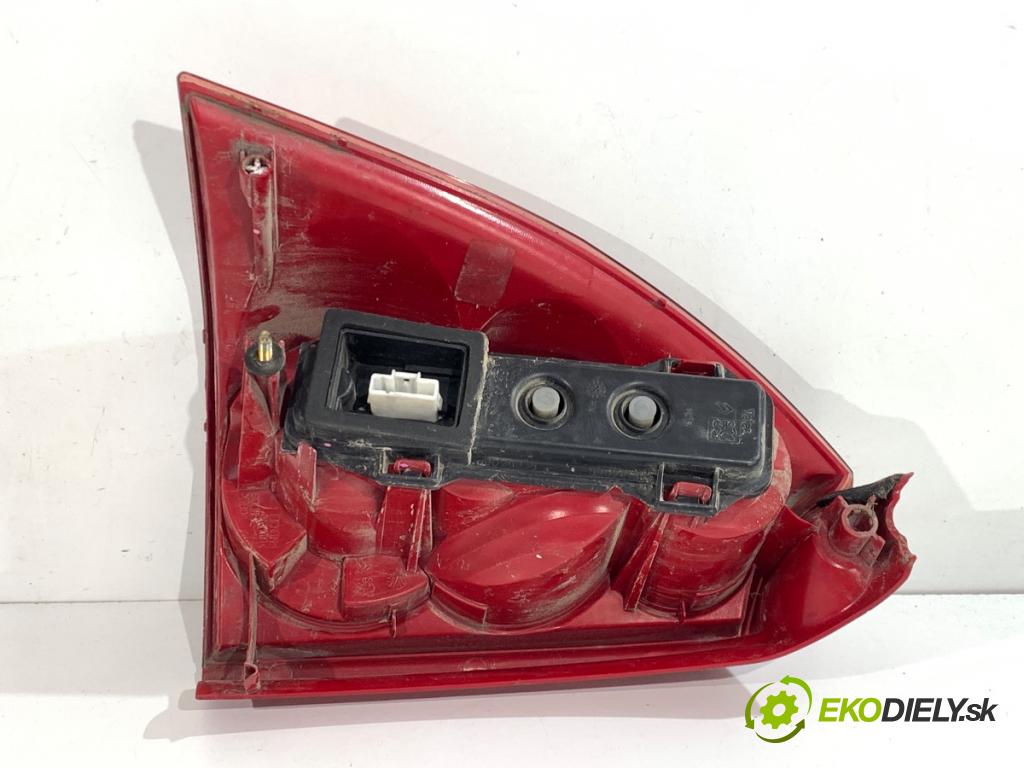 PEUGEOT 307 Kombi 2003 66 kW 2.0 HDI 90 1997 světlo pravý zadní část 89026938