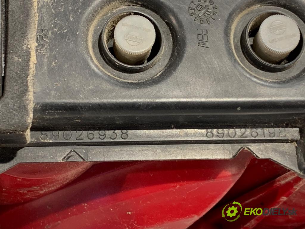 PEUGEOT 307 Kombi 2003 66 kW 2.0 HDI 90 1997 světlo pravý zadní část 89026938