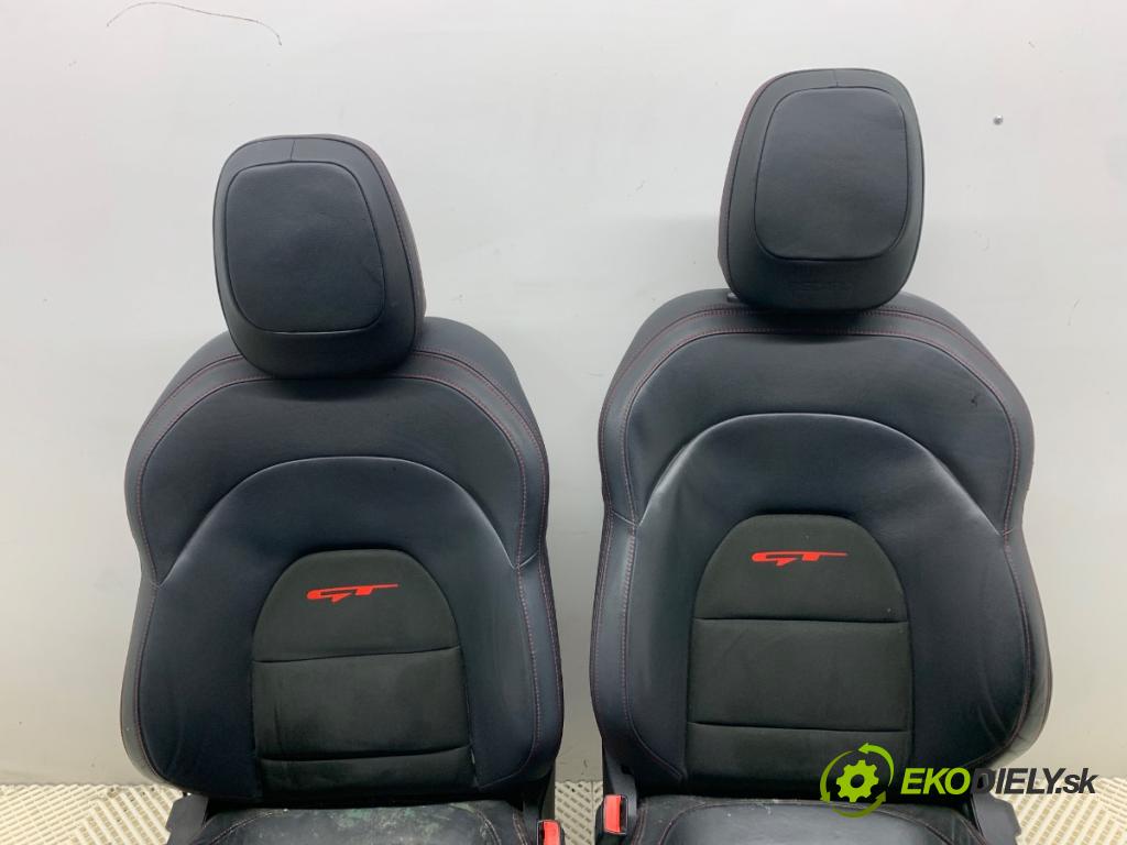 KIA CEED liftback 2014 150 kW 1.6 GT 1591 sedadla sedačky sedadlo RECARO