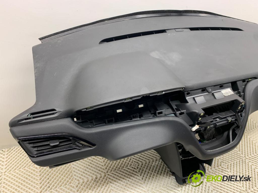 PEUGEOT 208 I liftback 2015 60 kW 1.2 VTI 82 1199 palubní doska  (Palubní deska)